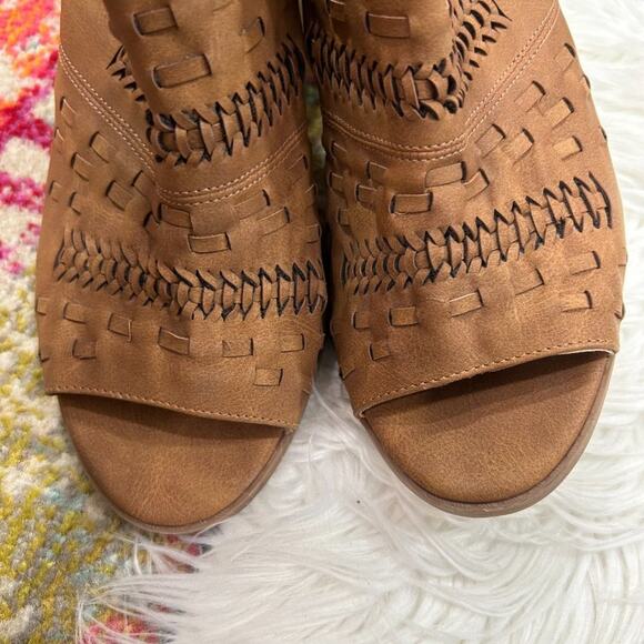 Maurices Neutral Brown Tan Sling Back Ankle Strap Open Toe Heeled Sandals 11 - Picture 2 of 7